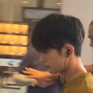 美女扒开腿㊙️让黄鳝钻入
